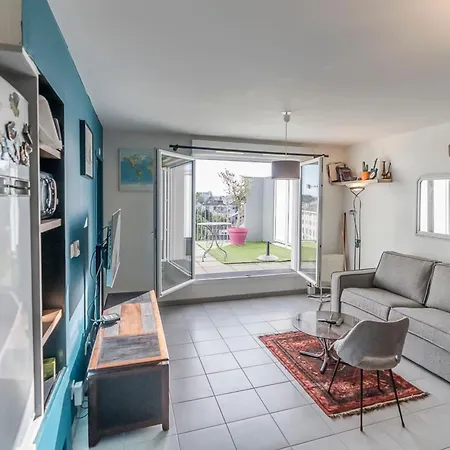Pleasant Love Nest With A Lovely Balcony
