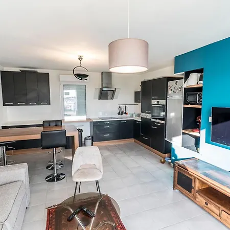 Apartamento Pleasant Love Nest With A Lovely Balcony *