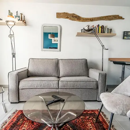 Pleasant Love Nest With A Lovely Balcony *