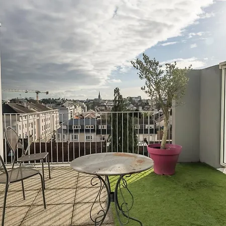 Pleasant Love Nest With A Lovely Balcony
